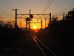 出雲大社前駅構内からの朝陽。
