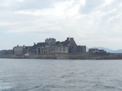 軍艦島の全景を眺めた後、長崎港へ帰ります。