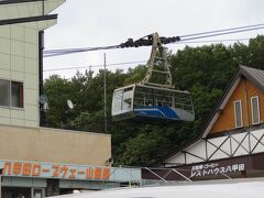 八甲田山に来ました。
折角登山の用意をし、登山靴・ストックも持って来たのでロープウェイに乗って上がってみる事にします。