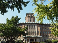 日本大通り　神奈川県庁本庁舎（キングの塔）

昭和3年（1928）竣工。
昭和初期に流行した、和洋折衷の帝冠様式。
知事が実際に執務する庁舎としては、大阪府庁舎本館に次いで古いそうです。