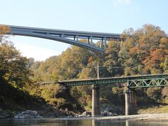 天竜峡大橋とJR飯田線の交差