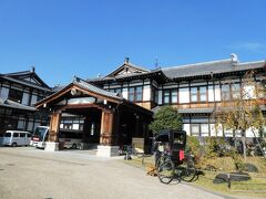 奈良ホテルに着きました。
バスツアーはここで解散です。

