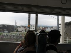 裾野駅からの富士山は曇って見えず