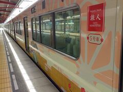 太宰府駅から電車で二日市駅まで「旅人」号に乗ることが出来ました。