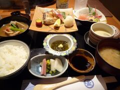 夕食はホテルでもらったクーポン券を使い、金沢駅内の金沢百番街あんとにある「加賀屋 金沢店」でのどぐろ塩焼き膳をいただき、郷土料理の治部煮もあり満足しました。