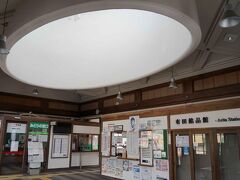 博多駅から１時間30分弱で有田駅に到着。有田は有田焼で有名な磁器の街。