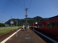 佐津駅で途中下車。海水浴場に行きます。