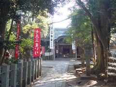 手前にも神社がありました。宇賀神社です。