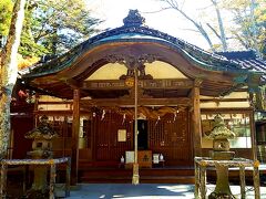 やっぱり裏から入っちゃった諏訪神社。
何故か犬連れの参拝者が多いです。