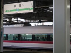 07:53 勝田駅に到着
ここで水戸線からの電車を待ち合わせたため､08:06に出発と13分間停車