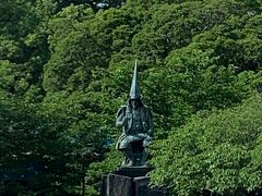 加藤清正公像
背後に熊本城(＾＾)