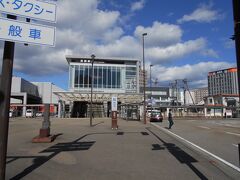 高岡駅です。
ここで降りる観光客は少なかったです。