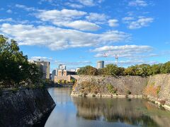 大阪城散策に戻る。
外堀… いい天気