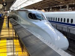 新大阪駅10:06発のさくら５５１号に幹内乗継し、福山駅まで乗車します。
電源コンセントのある最前列席の５号車１番Ｃ席を指定しました。