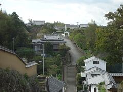 杵築城から武家屋敷を通って、酢屋の坂方面に歩きます。このあたりは学校が多いようで、園児や児童の姿をたくさん目にしました。