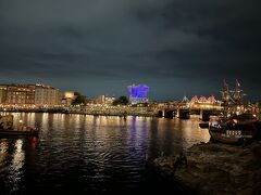 TDRは運動不足のオジサンには結構修行ですねー。
足が痛くて泣きそうです。
子供連れのお父さんとか尊敬します。
でも妻が喜んでくれたので足の痛みを差し引いてもプラスになったかと思います。