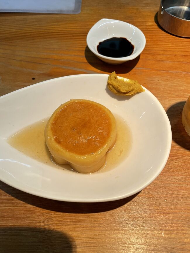 おでんの梅焼き。初体験でした。もっと柔らかいものを想像していたけど意外とカチッとしていて美味しかったです。<br />大瓶550円、三色盛800円、梅焼きは失念。<br />今日はこの辺でダウン。昔より食べられなくなったと思いながら、おやすみなさい。