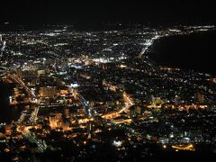 函館市ではこの日初冠雪。
函館山展望台の気温は４度ほど。
風もありちょっと寒かったです。