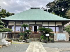 ②玉泉寺　【ハリス関係】【プチャーチン関係】

ホテルから徒歩20分くらいのところに、幕末の開国関係スポットとして重要な位置を占める、玉泉寺があります。
ハリスとプチャーチン2人に関係があります。

なんと言っても、日本で最初の外国公使（ハリスと通訳のヒュースケン）が滞在したところです。

また、条約交渉のため日本に滞在していたロシア外交官・プチャーチンの部下だった兵士のお墓もあります。大地震（安政の大地震）による津波が原因で死亡したロシア兵の墓です。