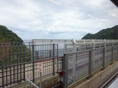 餘部駅。写真には写っていませんが、ホームに人がたくさんいました。サイコロ切符の影響かな。