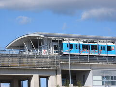 ガラッガラの駐車場に着いたらちょうどリニモが見えました。
シブリのラッピング車両なんてあるんだ.•*¨*•.¸¸♬

電磁石で浮いて走るんですよ。
凄いなぁ。