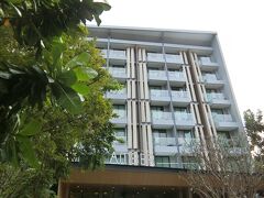 11/7（月）
エカマイから2時間半かかりようやくパタヤに着きました。バスは陽があたる窓際だったので暑かったです。

バスステーションに着く30分前頃に大雨が降っていました。バス停についてすぐに大通りの方へ行きボルトを呼んでみたらすぐにHit。15:30頃乗って、20分弱でホテルに到着。65バーツの契約なのに100バーツ出して10バーツのおつり。もしかしたらチップを先取りしたのかもしれないけど聞くわけにもいかずおつりの10バーツも渡した(´；ω；`)ｳｯ…

無事にホテル到着。