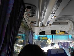 私たちを乗せたバスは一路永平寺に向かいます。
指定席はなく満員に近かったです。
外国人も乗車していました。
