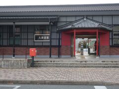 大津港駅まで戻ってきました
この駅舎､何かに似てると思ったら､さきほどの六角堂をモチーフにしているそうです

この日は夕方雨が降ると予想されていましたが､何とかここまで傘をさすほどの雨には降られませんでした