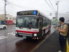 清田区には鉄道の駅がなく、最寄り駅である地下鉄福住駅行きのバスに乗る。
このバス停からも乗る人多し。
