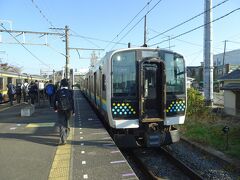 08:07、列車の終点上総湊駅に到着、向いのホームですぐに乗り換えですが次の列車は短い編成でホーム後方まで移動しないと