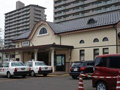 降りたバス停からは4分ほど離れた場所にある北仙台駅。
今日は東海エリアから関東エリアにかけて台風予報が出ており、仙台も曇り空で暑さはない。　