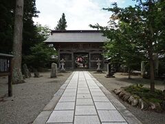 開門時間中はカッパ淵への最短ルートになる【常堅寺】が見えてきた。
1490年に大聞秀宗禅師により開山された寺で、遠野郷の曹洞宗十二ヶ寺の筆頭にあたる。