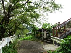 江の川沿いに桜並木があり、旧潮駅があった。
