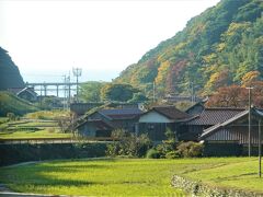 国道からちょっと離れていますが、JR山陰線の宇田郷橋梁が見えました