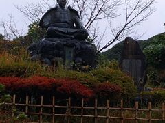 源氏山公園　その名の通りのシンボル・頼朝像
