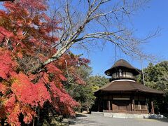 城内には松尾芭蕉を祀る俳聖殿がある
建物自体が松尾芭蕉の旅姿を模したものらしくそう言われればそう見えてくる