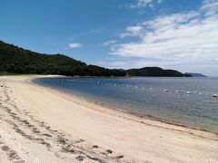 笠島集落から所要20分。
屋釜海水浴場に到着。