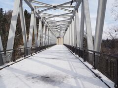 白金温泉へ。
標高が高いので、雪が解けずに残っていた。