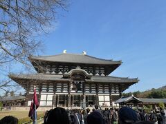 バスに乗ったと思ったらあっという間に東大寺に到着。
平日なのに人、人、人です。
もう、静かな奈良はそろそろ終わりかな？