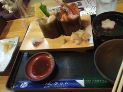 今宵の宿は夕食がないので、
寿司 ひらので夕食
昆布巻き海鮮丼とサンマの握り寿司をいただきました。