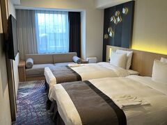 宿泊はホテルJALシティ名古屋　錦。
コンパクトな部屋です。