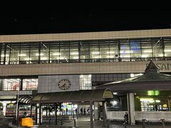 夕飯を食べる場所を探して盛岡駅へ。大きな駅ですね～