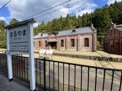 こちらは峠の湯から横川駅に向かう途中の旧丸山変電所。
ここ碓氷線が幹線鉄道ではじめて電化されたことに伴い、明治45年に建設されたそうです。この煉瓦造りが歴史を感じさせますね。(この日は行ってませんが)碓氷第三橋梁のめがね橋といい煉瓦造りが最盛期の頃の建物だそうです。