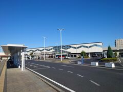 そして伊勢崎駅に到着。思ってたより早く歩け、予定の一本前の電車の発車を下から見ているほどでした。さてのんびりと駅ホームへ向かいましょう。