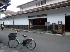 熊谷家住宅。
石見銀山で一番大きな商人の家。
手前に見えるのが、レンタルの電動自転車「流星号」。