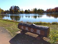 水城公園。忍城の外堀の沼を利用して整備された公園です。
浮き釣りも楽しむことができる「しのぶ池」