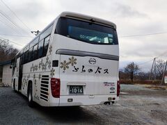 ものの数分でバスの終点である東鹿越に到着しました。電車はすでに到着していて撮影会が行われていました。