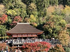 次は清水寺。
こちらは賑わってます。外国人や着物姿の若者がたくさんいました。