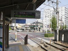 旅の出発は嵐電、西大路三条駅。私が高校へ通学するときに使っていた懐かしい駅です。当時は三条口という駅名でした。
嵐電はここからしばらく路面を走ります。