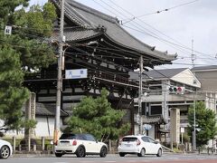 大映通りの終点から見えるのは、あの広隆寺。